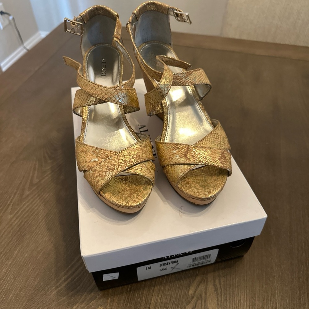 Alfani Jersey‎ Cork Wedge Gold Reptile Pattern Strappy Sandals Shoes Size 8M - Picture 2 of 11